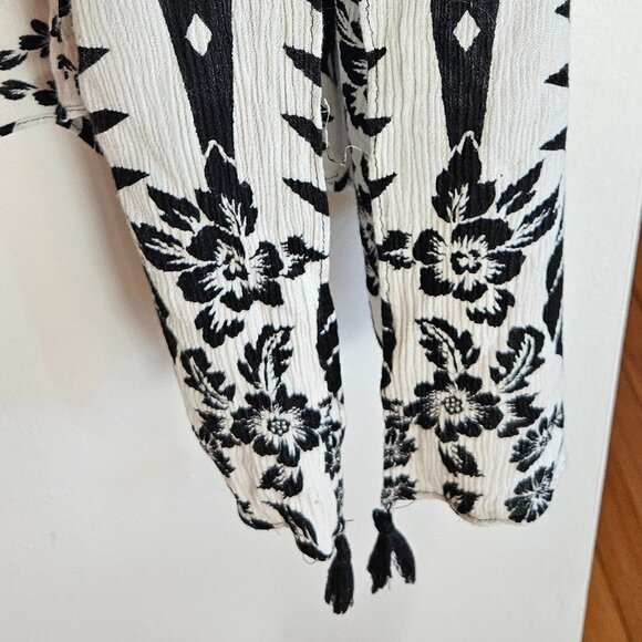 Vince Camuto Monochrome Floral Kimono Cover up OS, Free Shipping - Picture 2 of 4
